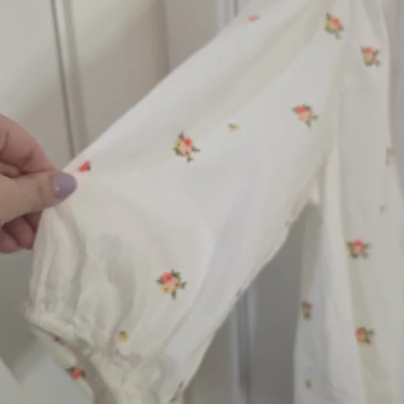 Old Navy White Blouse with EMBROIDERED Floral Accents - Picture 3 of 8